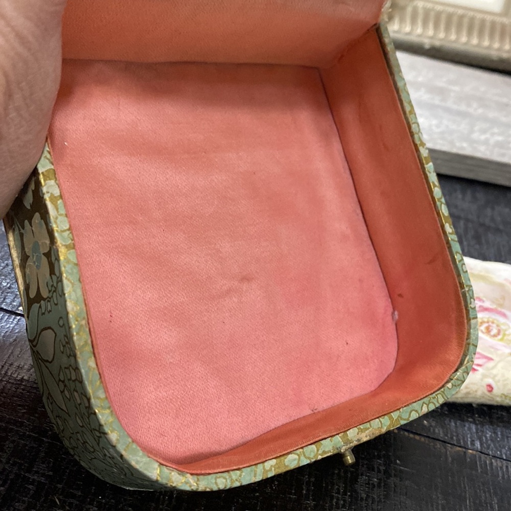 Antique Victorian Era Floral Lady Portrait Handkerchief Box & Paris Hanky! - Picture 8 of 14